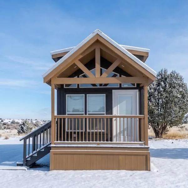 057A Stargazers Loft Modern Cabin 20 minutes from Grand Canyon South Rim - Sleeps 4, хотел в Вал
