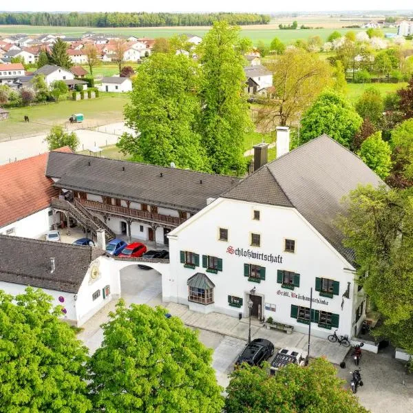 Schlosswirtschaft Moos, Zimmer mit Wirtshaus und Natur, hotel en Moos