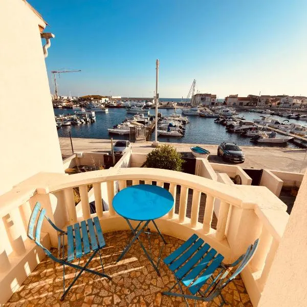 SUPERBE maison, rénovée port de Carro -terrasse,calme & lumière, Hotel in Martigues