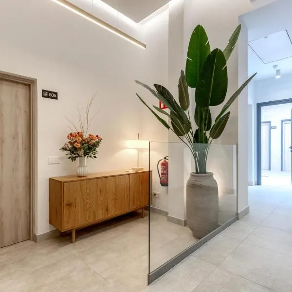 Plaza 5 Rooms Vistalegre, hotel en Madrid