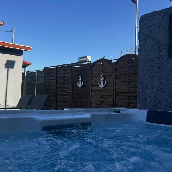 MtsHome I Luxury Stay with Jacuzzi、Áyios Spirídhonのホテル