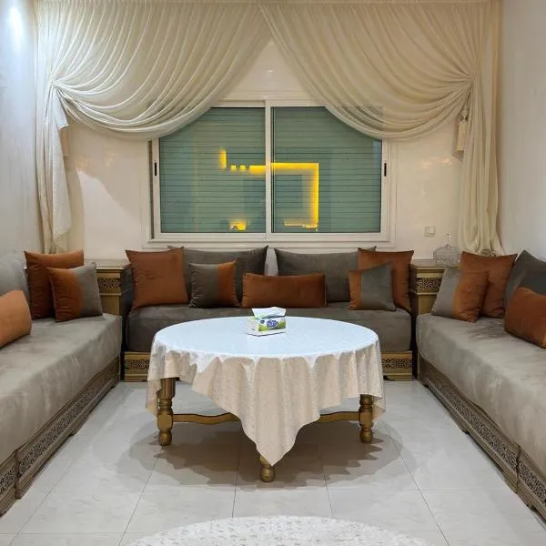 corniche d or piscine ferme le lundi, хотел в Мохамедия