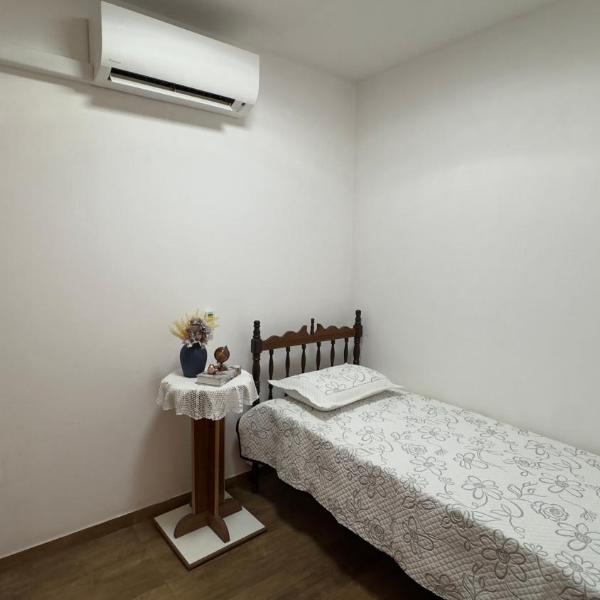 Casa Bairro Glória com PISCINA - CHURRASQUEIRA - 4 PESSOAS - PRAIA com Turismo de Compras - 2 quartos com ar condicionado split - 100 metros da Chocolates Garoto - 2 vagas de garagem - Rede para Descanso e Wi-Fi 600 megas - Melhor localização! - Foto 2