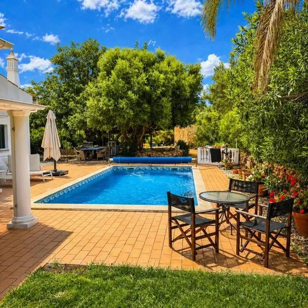 Farm of Dreams Algarve, hotel v destinaci Almancil