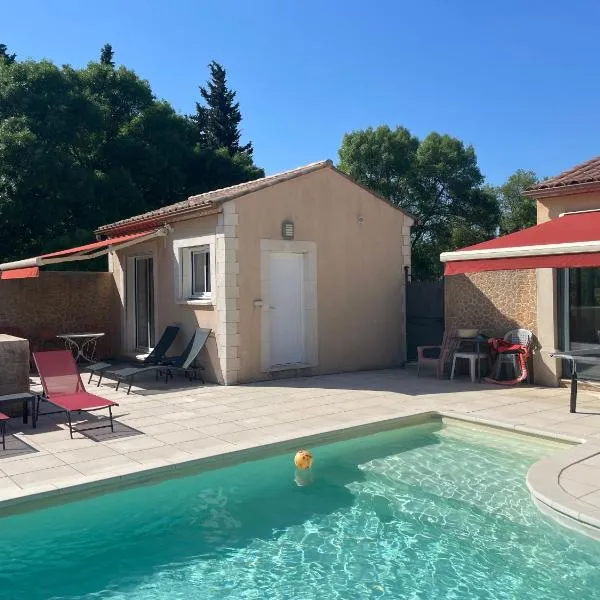 La Clastre location d'un studio avec piscine et clim près d'Uzès, Hotel in Bourdic