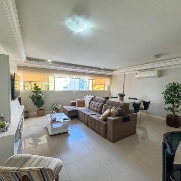 Apartamento de dois quartos, na Avenida Brasil, em Balneário Camboriú