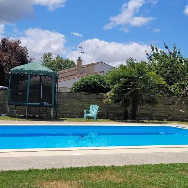 Le Cocon Taillonais, hotelli kohteessa Saint-Ciers-du-Taillon