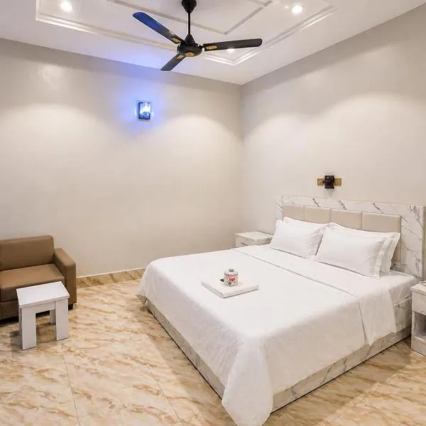The Whale Inn Narayi rd Barnawa high cost, hotel u Kaduni