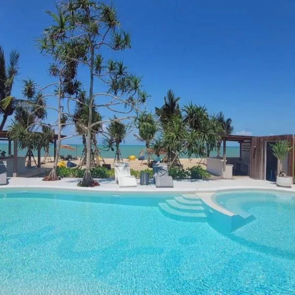 Sunrio Beach Hotel Sichon: Ban Plai Thon şehrinde bir otel