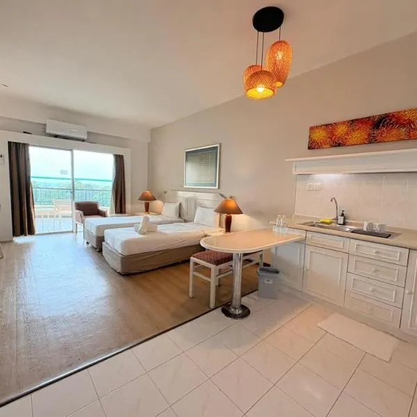 Penang Paradise Beach Resort-F, hotel in Tanjung Bungah