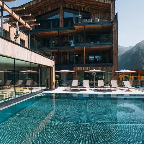Grünwald Resort Sölden Appartements und Chalets mit Pool – hotel w Solden