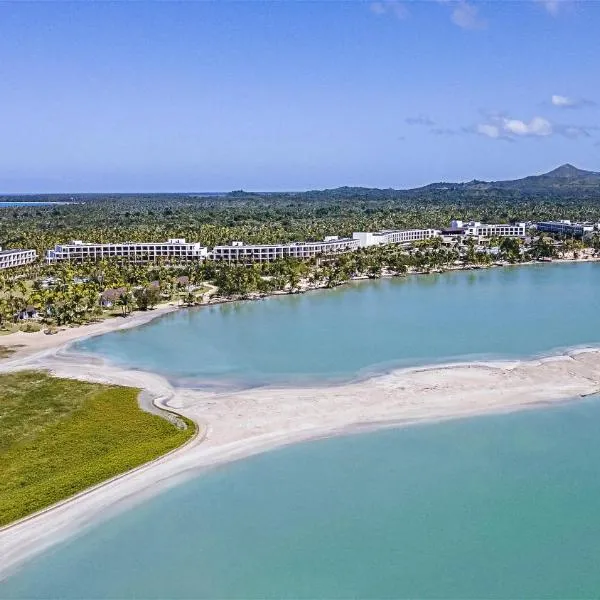 Zemi Miches Punta Cana All-Inclusive Resort, Curio by Hilton, hotel u gradu 'Miches'