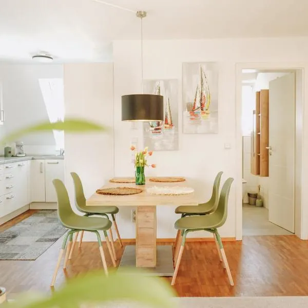 SEEMOMENTE Premium Apartment Bodensee Familienfreundlich 3 Zimmer Balkon Messe Spieleland, hotel a Meckenbeuren