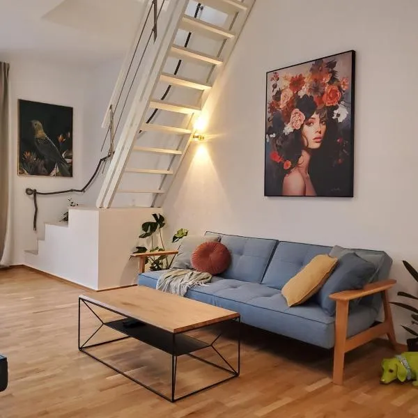 Außergewöhnliche familien- und hundefreundliche Maisonette-Wohnung im historischen Jagdschlössl - KEINE MONTEURE, hotelli kohteessa Beilngries