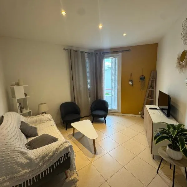 Elegant renovated apartment 2 bedrooms Grenoble โรงแรมในเกรอน็อบล์