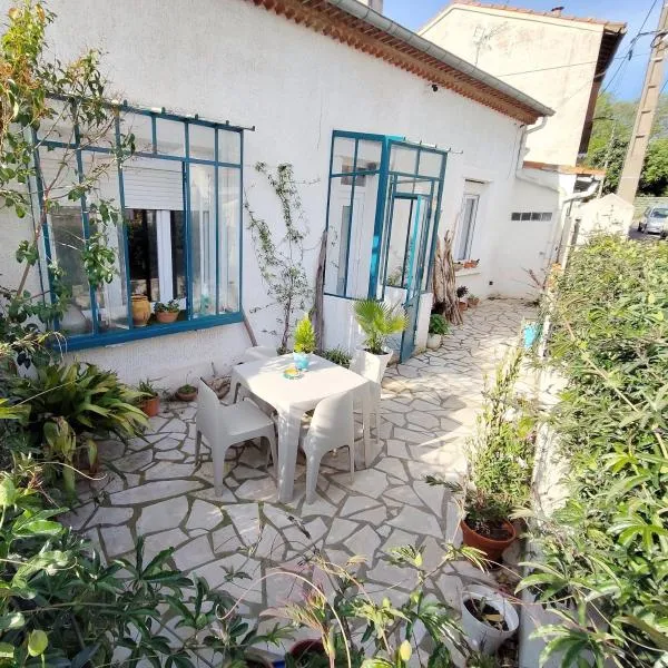 Charmante Maison T2 de plein pied avec extérieur calme aux Arènes, hotel i Béziers