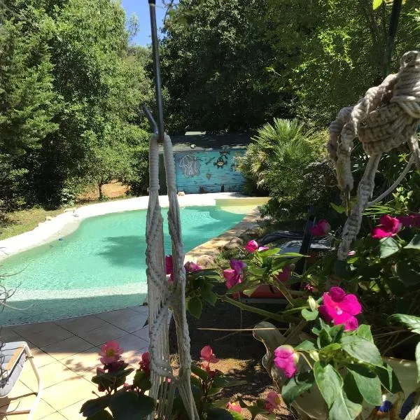 Roulotte Fenouillet, hotel a Hyères