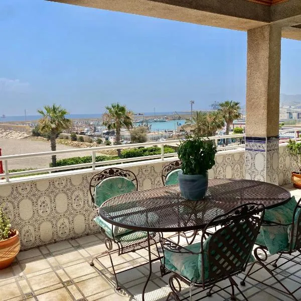 Ático en primera línea de playa en Carboneras, hotel em Carboneras