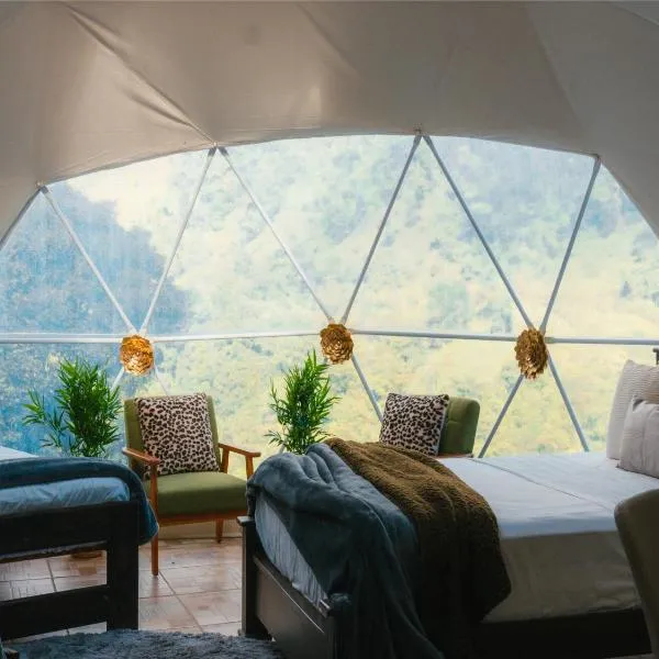 Hotel Rivel - Restaurant & Nature Retreat, מלון בטוריאלבה
