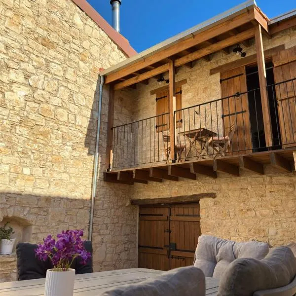 Eftychia's House, hotel a Lofou