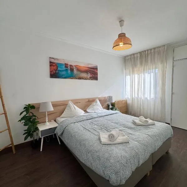 2BR Estoril Apartment Near Beach Cascais, hotel in Estoril