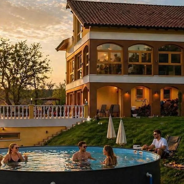 VILLA BEELVITA - PRIVATE POOL& JACUZZi – hotel w mieście Bielovce