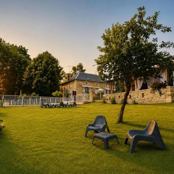 La biche au bois piscine chauffee jacuzzi, viešbutis mieste Cazals