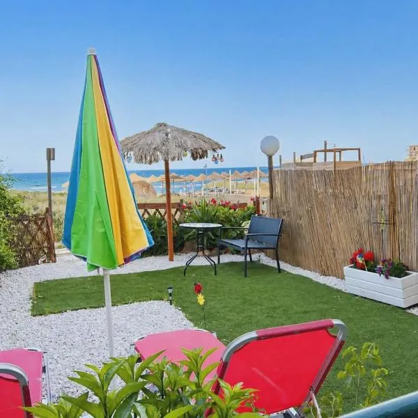 ON THE SAND apartment, hotel a Artemida