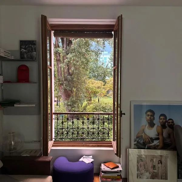 Bright appartment in Paris, hotel u Parizu