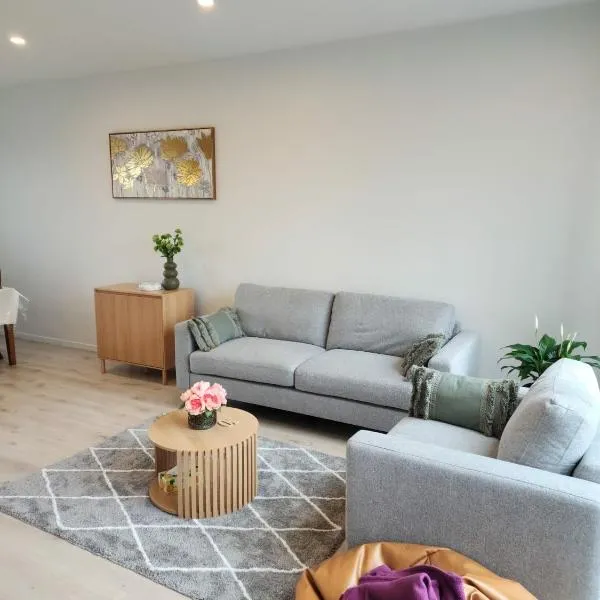 Entire 2BR Townhouse l Free Parking l Working from home space, Hotel in Auckland