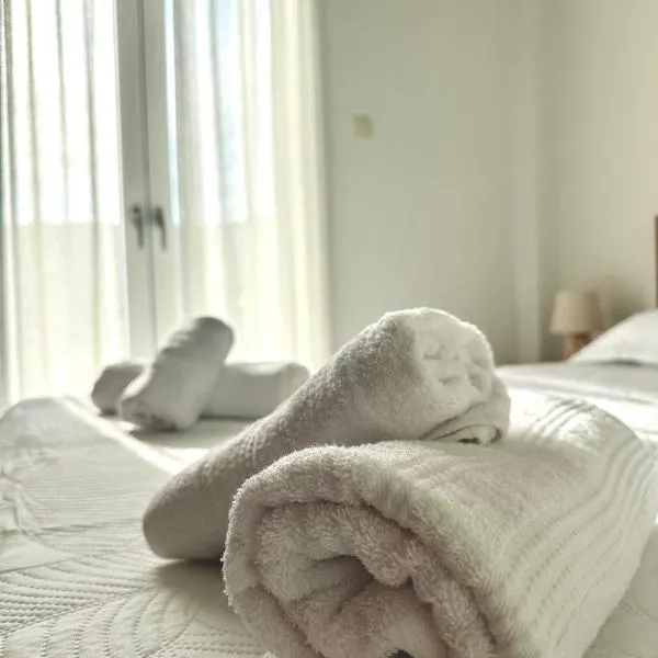 Arientas Apartment, hotel u gradu Ermupoli