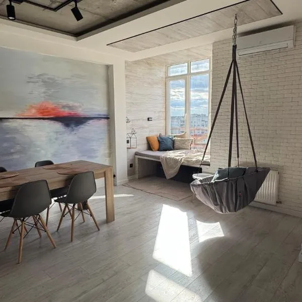 Spacious modern loft on Perfetskogo, hotel in Lviv