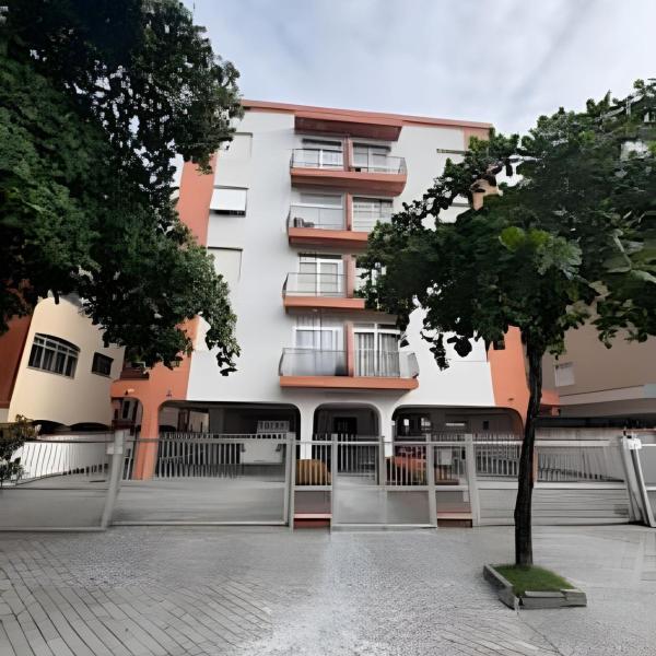 Apartamento de 1 quarto a 5 minutos da praia com vaga de garagem
