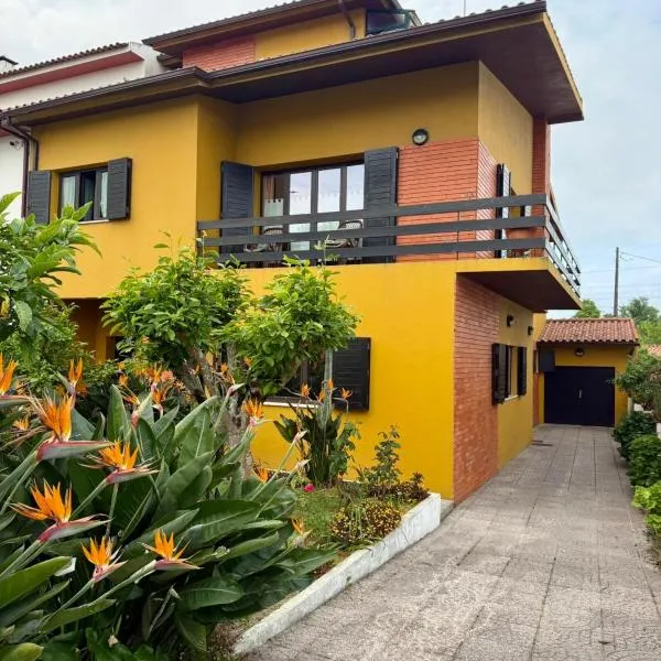 Yellow house, Hotel in Vila Praia de Âncora