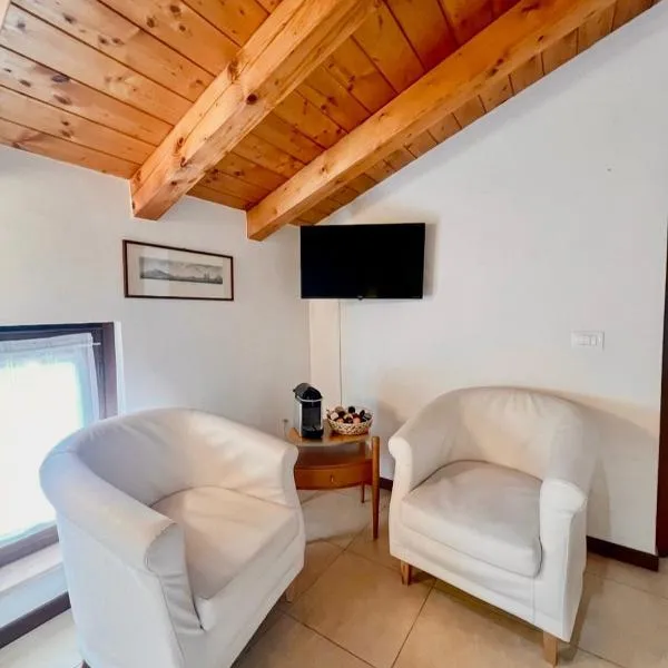 Welcome Traveller Caorsa Rooms, hotel in Cavaion Veronese
