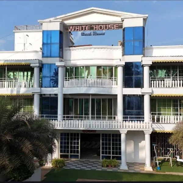 White House Beach Resort, Nagaon, hotell i Nagaon