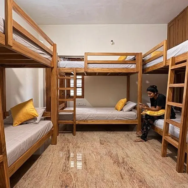 Nirvana Backpackers โรงแรมในตีรูปาติ
