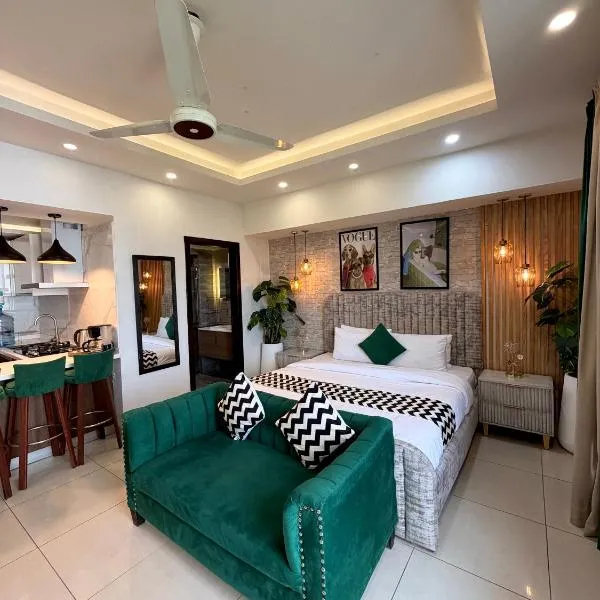 Designer STUDIO APARTMENT In Elysium Tower Opposite Centaurus Mall Islamabad, hotel sa Islamabad