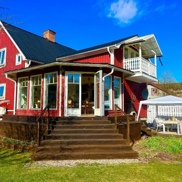 Viesnīca Scandinavian Villa near Sea with Sauna 4BR pilsētā Sēderhamna