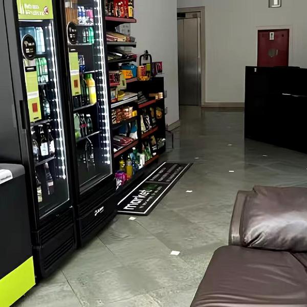 No centro com Varanda, Smart Tv, Elevador e Garagem Paga - Foto 5