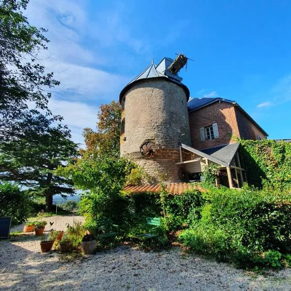 Gîte La Tour du Moulin、Saint-Étienne-de-Montlucのホテル