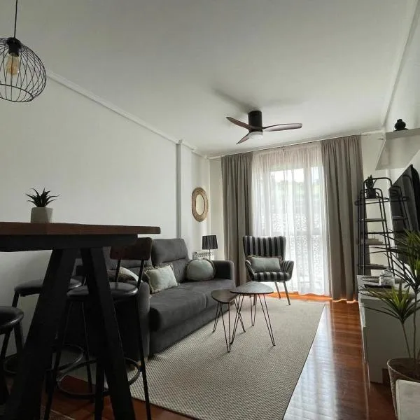 Pura Vida Apartmento, hotel u gradu Ramales de la Viktorija