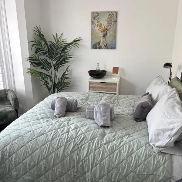 Boutique Calm Room with Soft Luxury Finishes, hôtel à Southport