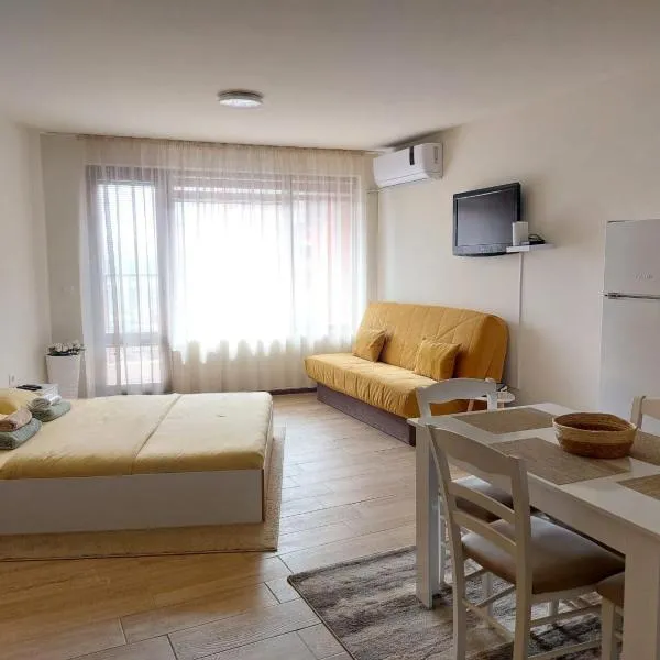 Krimski Apartment - Free Private Parking、ヴァルナ・シティのホテル