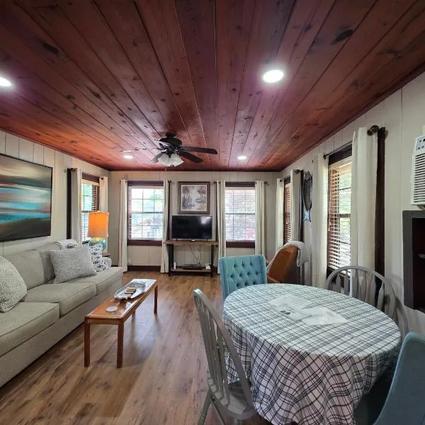 #09 - Large Lakeview One Bedroom- Pet Friendly, hotel di Hot Springs