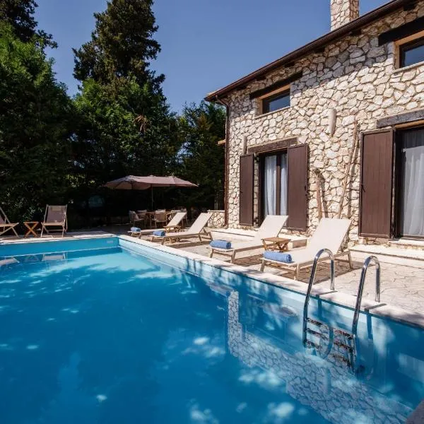Villa Fuoco, Lefkas G-Villas, a luxury villa with private pool, 10 mins drive from the beach, hotel u gradu 'Marantochori'