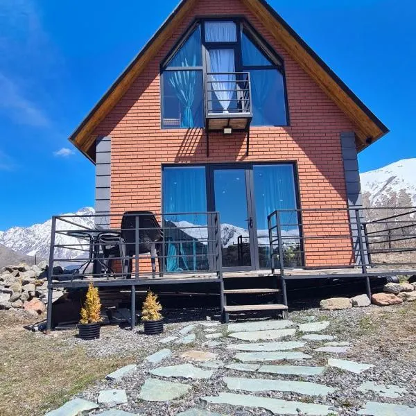 Cottage Cozy Yard, hotel em Stepantsminda