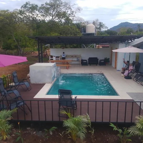 Casa Celeste Rio Grande #2, Hotel in Puntarenas