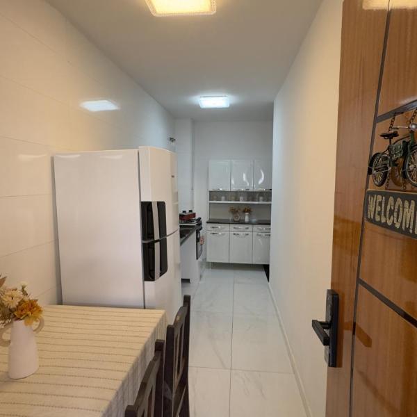 Casa Bairro Glória com PISCINA - CHURRASQUEIRA - 4 PESSOAS - PRAIA com Turismo de Compras - 2 quartos com ar condicionado split - 100 metros da Chocolates Garoto - 2 vagas de garagem - Rede para Descanso e Wi-Fi 600 megas - Melhor localização! - Foto 4