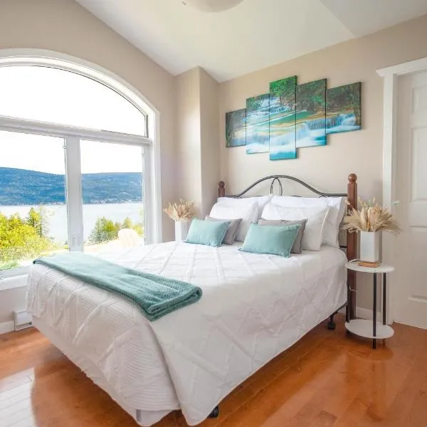 버넌에 위치한 호텔 Panoramic Acres B & B - Lake & Mountain Views